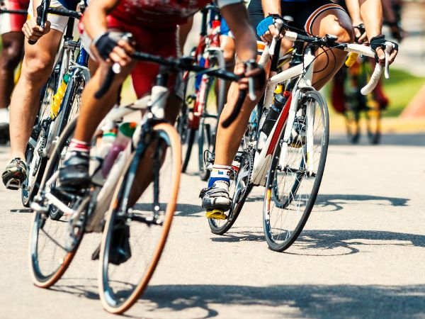 Przewodnik po ekstremalnej jeździe na rowerze: Wskazówki i triki dla odważnych
